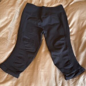 Lululemon Gray Cropped Leggings